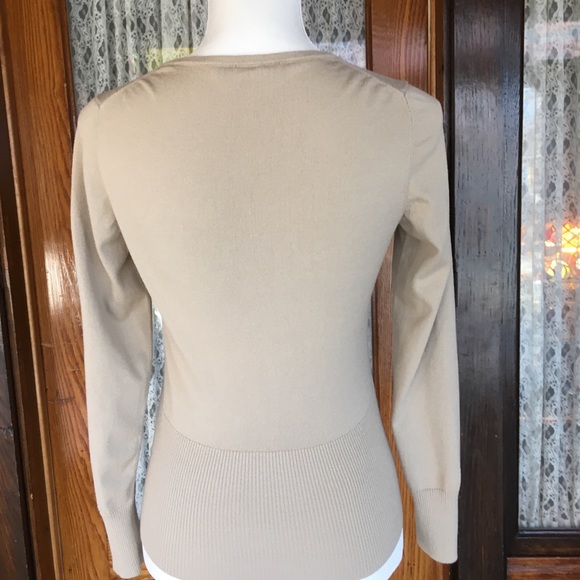 The Limited tan Button 3/4 sleeve top Size Medium - Picture 6 of 8